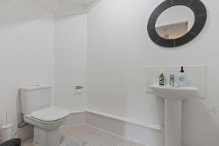 Windrush Grove Retreat in Birmingham - 5