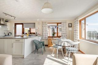 Breezy Bungalow - 6