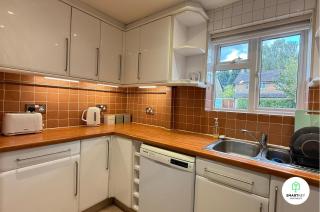 4 Bedroom spacious home with parking sleeps 9 - 6