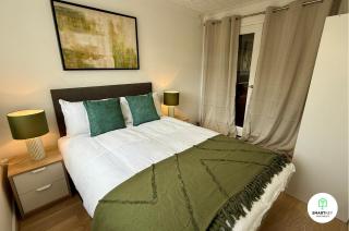 4 Bedroom spacious home with parking sleeps 9 - Horsell - 3
