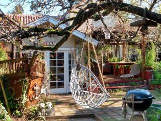 Summer-house OASIS on quiet street in ROCKRIDGE - 8