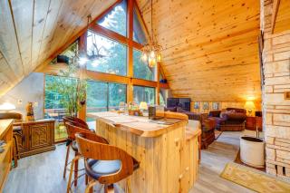 Explore Mt St Helens A-Frame Chalet with Deck! - 7