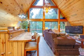 Explore Mt St Helens A-Frame Chalet with Deck! - Cougar - 4