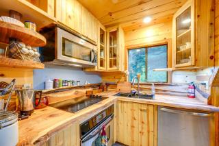 Explore Mt St Helens A-Frame Chalet with Deck! - Cougar - 5