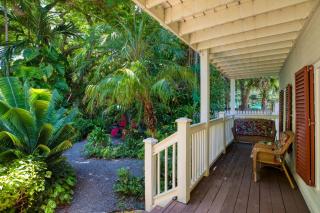 Emmas Secret by AvantStay Heart of Old Town w Shared Pool Month Long Stays Only - 5