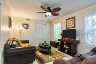 Emmas Secret by AvantStay Heart of Old Town w Shared Pool Month Long Stays Only - 3