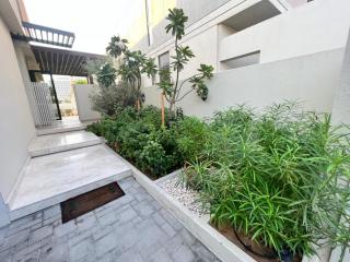 Private room in a luxury villa at Dubai hills - 3