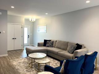 New build modern home with free parking - 9