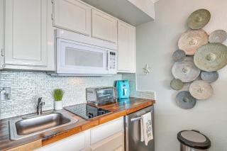 Pool and Hot Tub Access Beachside Galveston Condo! - 2