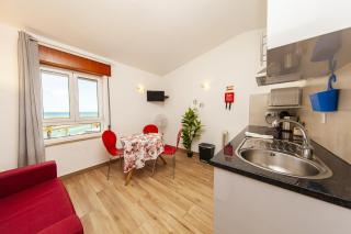 Rising Sun Top-Floor Flat - 9