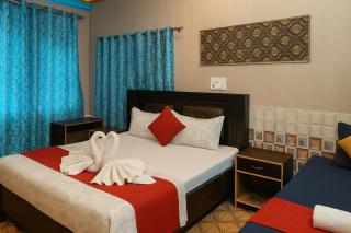 Hotel Devraj Palace Ayodhya By IQ Hotels - 2