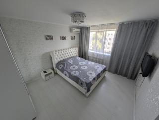 Black and White apartment - 9