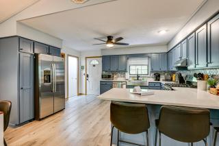 5 Mi to Dtwn Hiawassee Creek-Front Home with Deck - 1