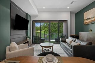 Stunning Penthouse Double King Suite on Butler Street with rooftop deck and free off street parking - Pittsburgh - 2