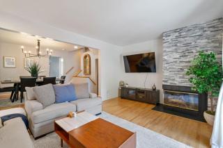 Stunning 4-story Home in Shadyside with Sauna, plenty of off-street parking, and highly walkable - Pittsburgh - 9