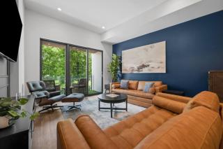 Immaculate Penthouse Double King Suite on Butler St with rooftop deck and free off street parking - Pittsburgh - 2