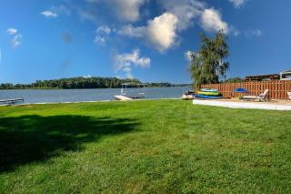 3Bed 2Bath Luxury Lake House on Myers Bay Private Pier Beach Firepit and Deck - 3