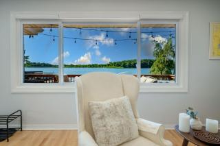 3Bed 2Bath Luxury Lake House on Myers Bay Private Pier Beach Firepit and Deck - 2