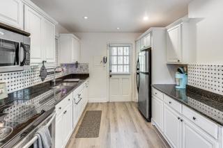 3 Mi to Hard Rock Stadium Cozy Home with Patio - 9
