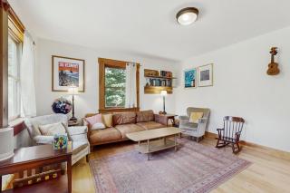 Turner Hill Cottage - 9