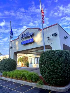 Hilltop Inn & Suites - Yonkers - 0