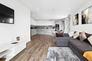 Fantastic 2 bed Flat with view IG11 - 8