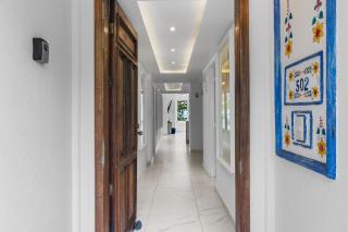 Beachfront condo, oasis of tranquility - 1