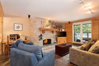 Hearthstone Lodge 3 | Central Whistler Village Condo with Sauna & Hot Tub - 5