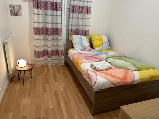 Chambre chez Flore, Versailles Thoiry, France, miniature - 5