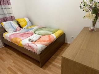 Chambre chez Flore, Versailles Thoiry, France, miniature - 2