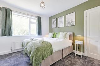 3 Bedroom Property, Free Parking for 3 Vehicles - 7
