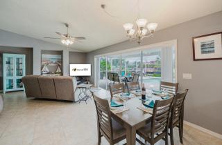 Beautiful electric-heated pool home on Sailboat Access Canal - Villa Francis - 5