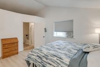 Balcony and Stunning Views Airy Apt in Idaho Falls - 1