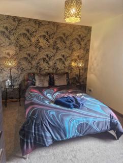 Bright 2 Bed Corner Flat - Great Location - South Kessock - 2