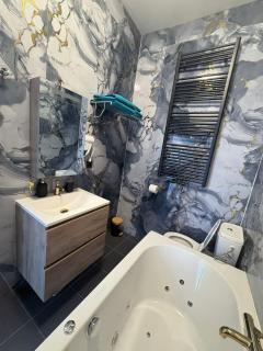 Hotel Garden's jacuzzi spa 4 - 2