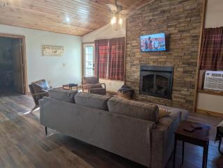 Cabin in the Woods at J and J's - 3
