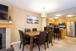 Woodrun Lodge 514 | Ski-In Ski-Out Condo w/ Pool, Hot Tub, Free Parking, Wifi & Laundry - Whistler - 4