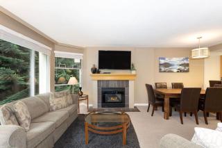 Woodrun Lodge 514 | Ski-In Ski-Out Condo w/ Pool, Hot Tub, Free Parking, Wifi & Laundry - 0