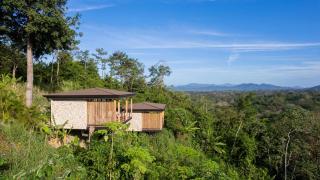 Chic 1BR Escape Breathtaking Balcony Views - 1