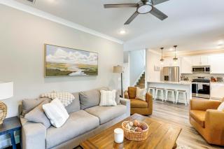 Walk to Lake Martin Water-View Retreat with Deck! - Eclectic - 0