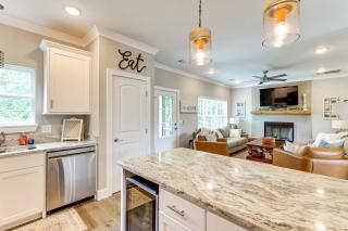 Walk to Lake Martin Water-View Retreat with Deck! - Eclectic - 2