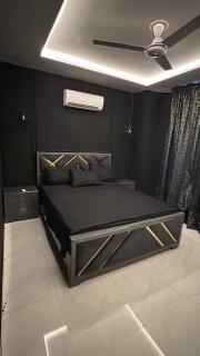 ZayrNest 2BR Apt Pool Gym Cinema, Snooker Luxe - 5