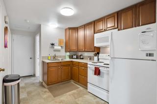 Quiet cozy centrally located furnished apt #2 - 9