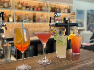 Surf Inn Boutique Backpackers - FREE BREAKFAST - 9