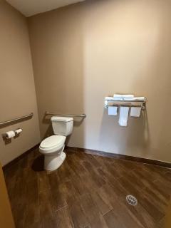 Executive Inn & Suites - Floresville - 8