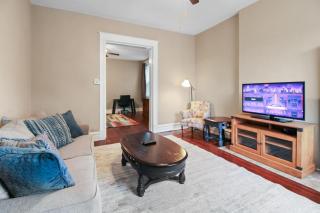 1BR Apartment with WiFi & Laundry near Downtown - 0