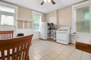 1BR Apartment with WiFi & Laundry near Downtown - 8