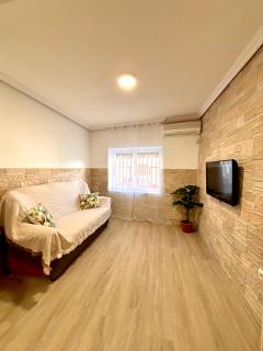 Apartamento céntrico, planta baja, zona muy tranquila con fácil aparcamiento - 2
