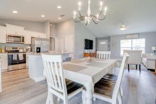 COZY home with fenced patio - 2