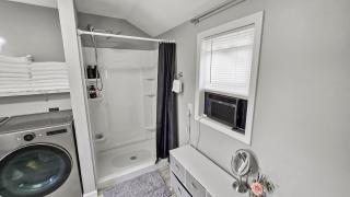 Private House - Sleeps 8 - 13 Min to Downtown STL - 8